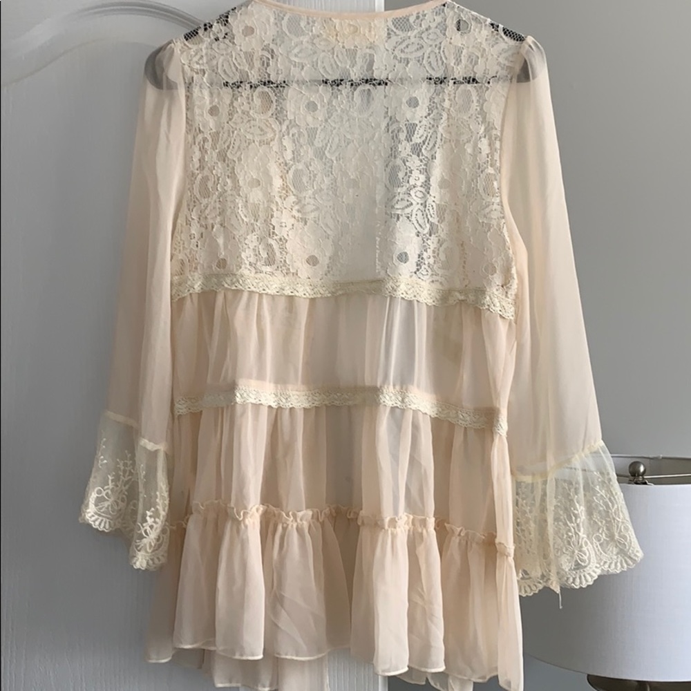Cream Overlay Lace Gem